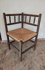 Antieke bobbin hoekstoel met rotan zitting, Antiek en Kunst, Antiek | Meubels | Stoelen en Banken, Ophalen of Verzenden