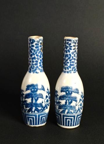 Oude Chinese altaar vaasjes. Vaas, China  beschikbaar voor biedingen