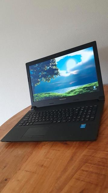 Grote laptop (Core i3 / 12GB / SSD / Windows 11) beschikbaar voor biedingen