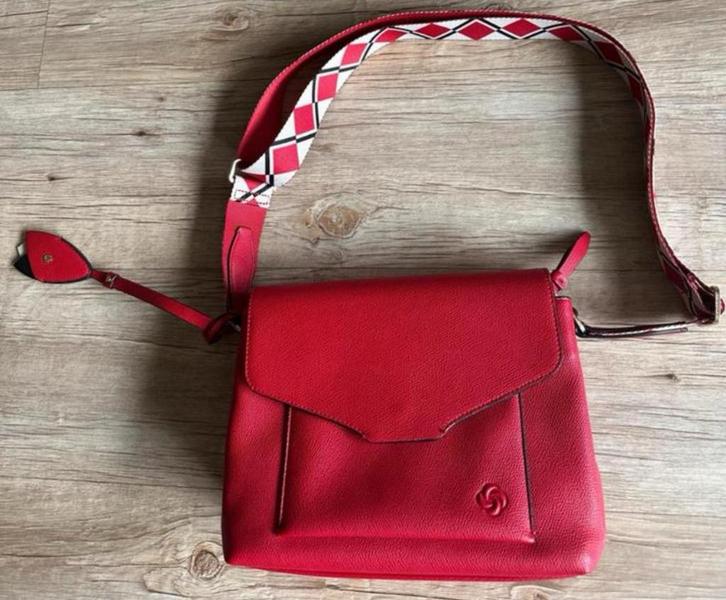 Mooie rode Samsonite schoudertas, Sieraden, Tassen en Uiterlijk, Tassen | Schoudertassen, Ophalen of Verzenden