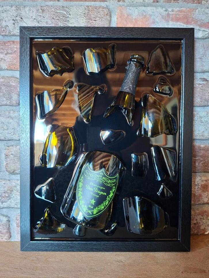 Dom perignon  fles verwerkt in een lijst met Epoxy, Antiek en Kunst, Kunst | Schilderijen | Abstract, Ophalen of Verzenden
