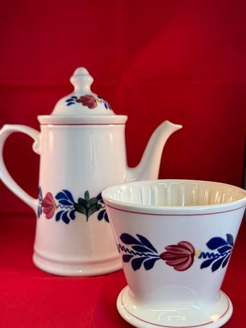 Boerenbont koffiepot met filter beschikbaar voor biedingen