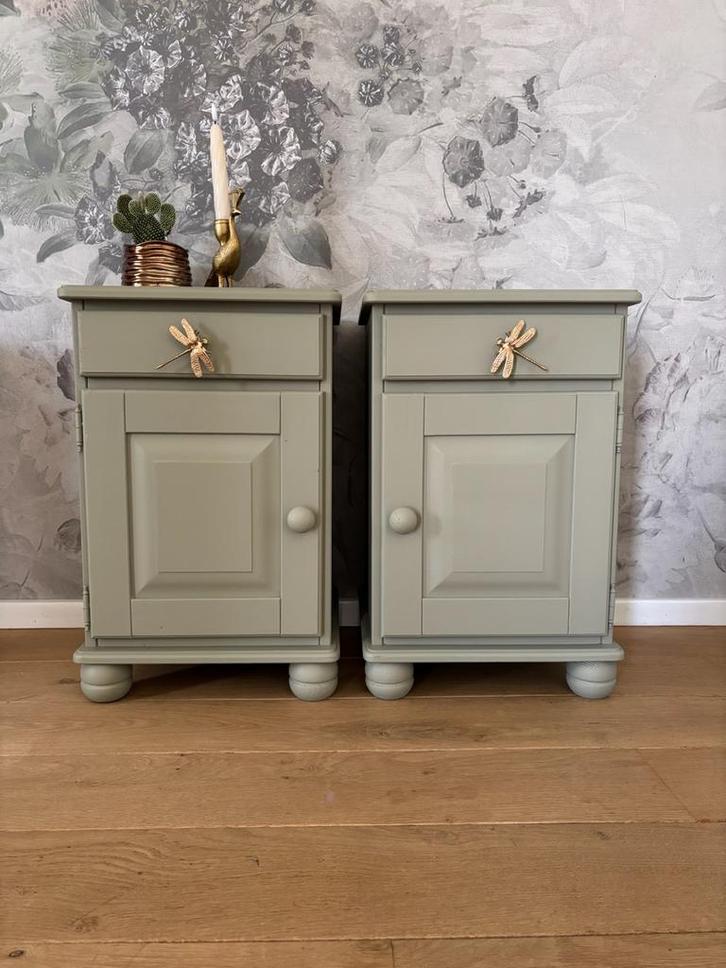 Set van 2 ~ groene landelijke nachtkastjes, Huis en Inrichting, Slaapkamer | Nachtkastjes, Gebruikt, 55 tot 70 cm, Minder dan 45 cm