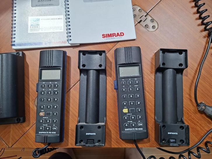 VHF Marifoon Simrad Shipmate RS8400 RS8300 1xbox, 2xhandset, Watersport en Boten, Navigatiemiddelen en Scheepselektronica, Gebruikt