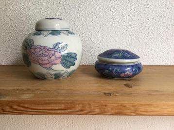 Chinees porselein. Dekseldoosje + gemberpot. beschikbaar voor biedingen