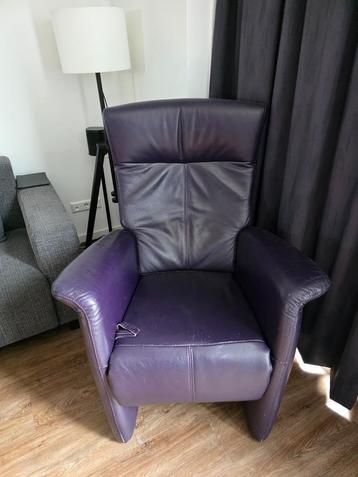 Comfortabele relaxfauteuil – paars leer beschikbaar voor biedingen