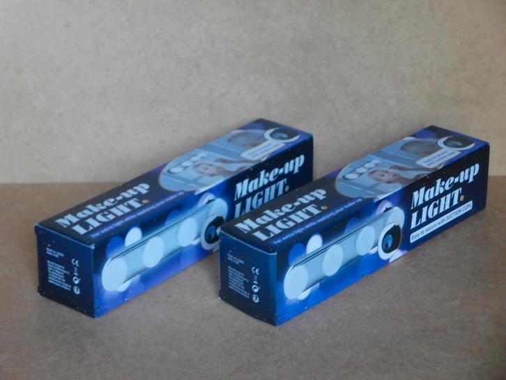 Make-up beauty light verlichting lampje spiegel vier bollen, Sieraden, Tassen en Uiterlijk, Uiterlijk | Gezichtsverzorging, Nieuw