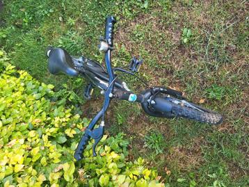 Cross fietsje 3- 4 jaar beschikbaar voor biedingen