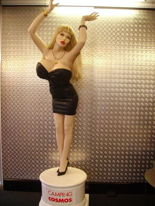 UNIEK LOLO FERRARI BEELD STATUE MANNEQUIN VAN CAMPING COSMOS, Antiek en Kunst, Curiosa en Brocante, Ophalen