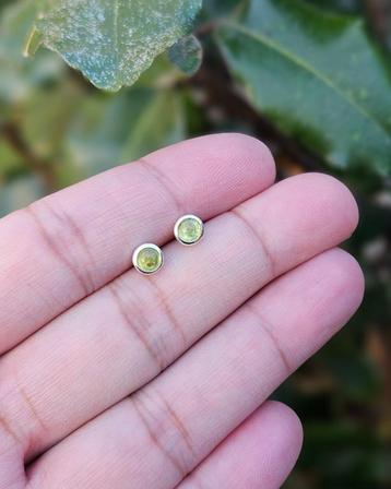 Peridoot Oorknoppen Flora - Echt Zilver beschikbaar voor biedingen
