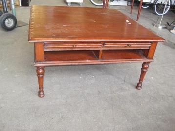 Salontafel eiken met 2 lades beschikbaar voor biedingen