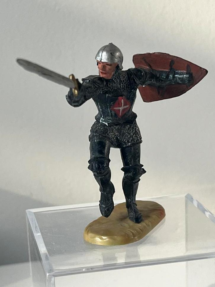 Elastolin ridder 8939 Knight thrusting Hausser kruisridder, Hobby en Vrije tijd, Modelbouw | Figuren en Diorama's, Zo goed als nieuw