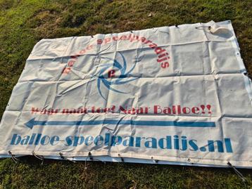 2x winddoek met reclame Balloe Speelparadijs  beschikbaar voor biedingen