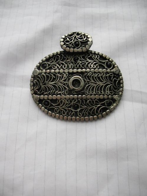 Hanger Zilverkleur/ Donker Tribal boho Filigraan Vintage, Sieraden, Tassen en Uiterlijk, Antieke sieraden, Hanger, Overige materialen