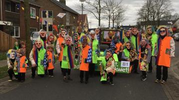 carnavalistische pandjesjassen, groep, kinderen, volwassenen beschikbaar voor biedingen