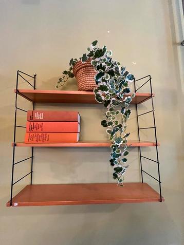 Vintage wandrek boekenrek  beschikbaar voor biedingen
