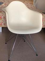 Vitra eames dar  3 stoelen, Ophalen, Zo goed als nieuw, Wit, Drie