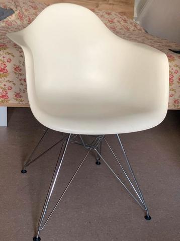 Vitra eames dar  3 stoelen beschikbaar voor biedingen