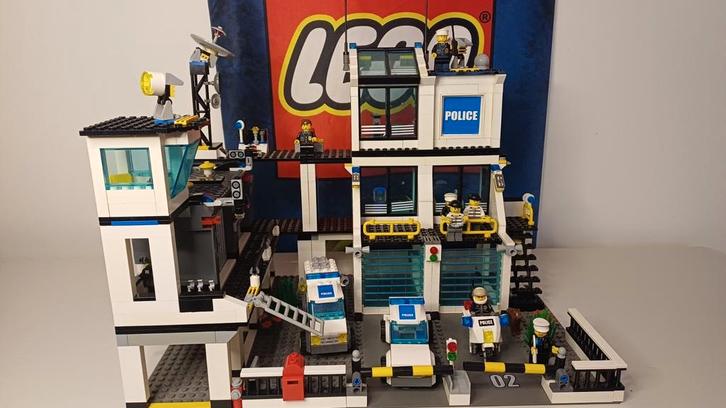 Lego 7744 politiebureau, Kinderen en Baby's, Speelgoed | Duplo en Lego, Zo goed als nieuw, Ophalen of Verzenden