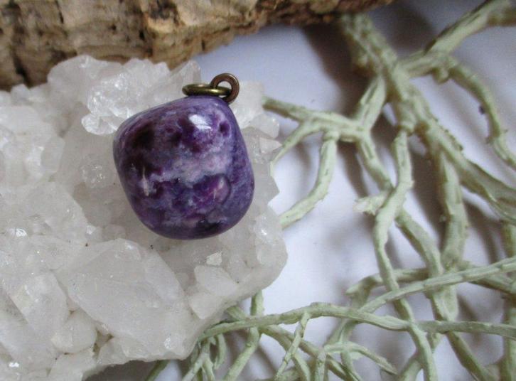 Charoiet hanger - raute, Verzamelen, Mineralen en Fossielen, Mineraal, Ophalen of Verzenden