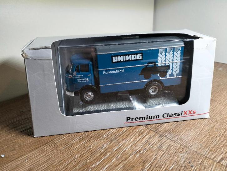 Te koop PC Mercedes-Benz LP911 Unimog Kundendienst limited., Hobby en Vrije tijd, Modelauto's | 1:43, Zo goed als nieuw, Bus of Vrachtwagen