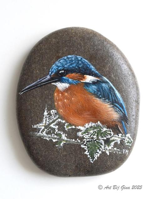 IJsvogeltje op een takje, geschilderd op een riviersteen, Antiek en Kunst, Kunst | Overige Kunst, Ophalen of Verzenden