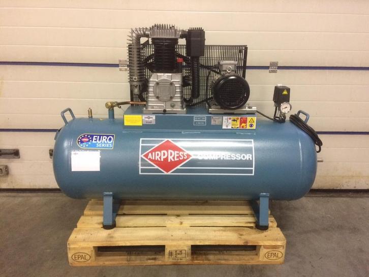 Actie Airpress K300/700 compressor 5,5pk 14 bar, Doe-het-zelf en Verbouw, Compressors, Nieuw, 10 bar of meer, 100 liter of meer