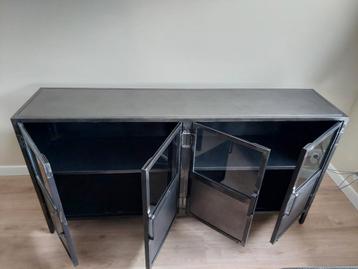 Industrieel dressoir, Carpino, metaal antique met glas beschikbaar voor biedingen