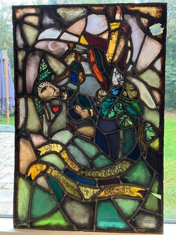 Antiek glas-in-lood raam met spreuk beschikbaar voor biedingen