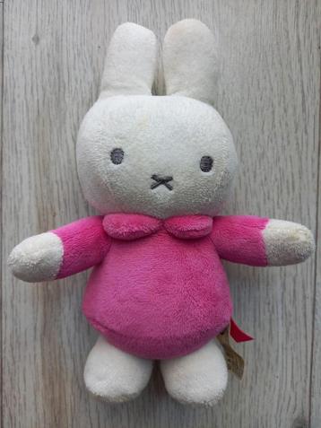 Nijntje knuffel / rammelaar /  18 cm beschikbaar voor biedingen