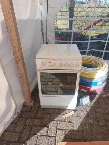 Elektrisch fornuis gratis beschikbaar voor biedingen