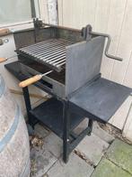 BBQ with adjustable height for sale, Gebruikt, Ophalen, Met accessoires