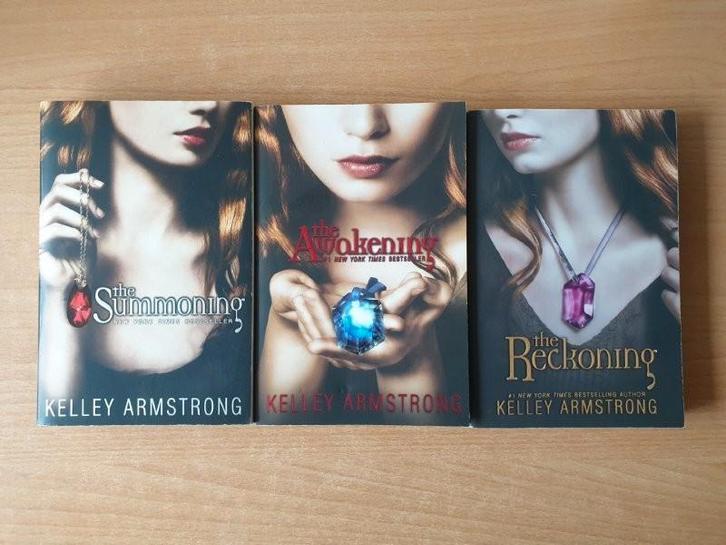 Kelley Armstrong - 3x Darkest Powers (sc), Boeken, Fantasy, Gelezen, Ophalen of Verzenden