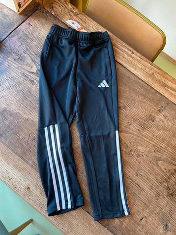Adidas trainingsbroek NIEUW maat 128 op tr halen in Lent beschikbaar voor biedingen