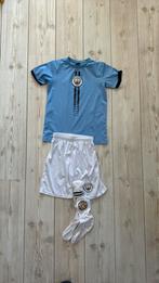 M.U voetbalsetje maat 152 zit wel klein vlekje in, Maat XS of kleiner, Ophalen of Verzenden, Zo goed als nieuw, Shirt