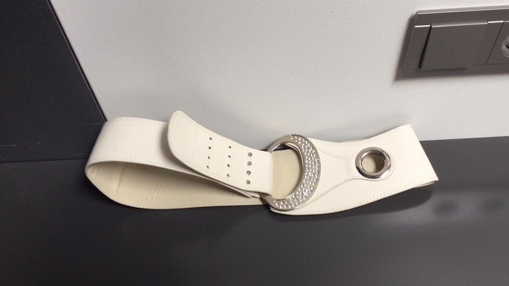 Witte brede riem met gesp met stenen 95 cm, Kleding | Dames, Riemen en Ceinturen, Ophalen of Verzenden, Zo goed als nieuw, Wit