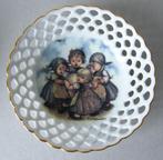 Twee schaaltjes M.J. Hummel opengewerkte rand, Ophalen of Verzenden