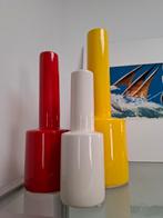 Oeteldonk : 3 vaasjes in de kleuren rood, wit,geel., Aardewerk of Porselein, Nieuw, Ophalen of Verzenden, Minder dan 50 cm