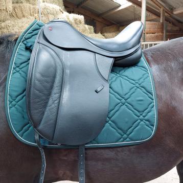 Dressuurzadel Thorowgood 18 inch beschikbaar voor biedingen