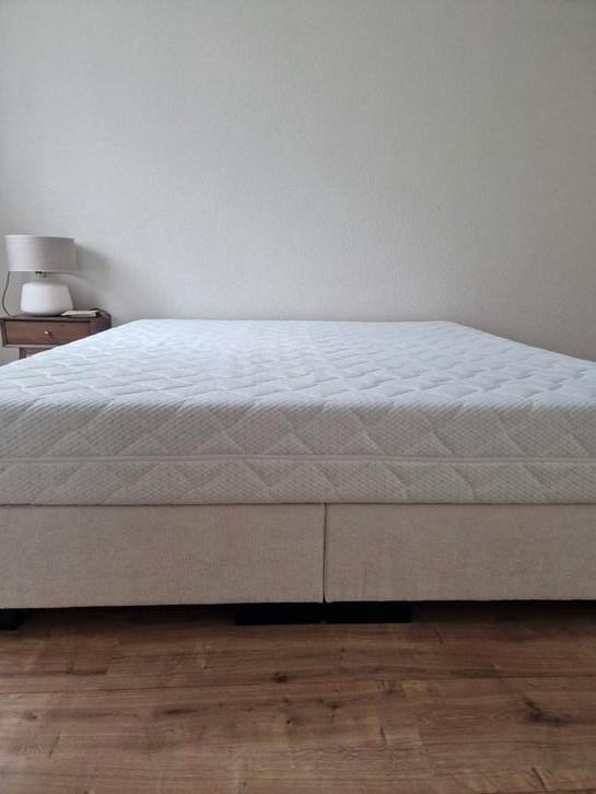 Matras Supreme (zgan)
180 x 200 cm, Huis en Inrichting, Slaapkamer | Matrassen en Bedbodems, Zo goed als nieuw, 180 cm, Tweepersoons