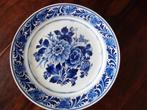 Puntgaaf delfts blauw wandbord bloemen doorsnede 25 cm., Antiek en Kunst, Ophalen