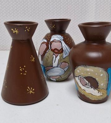 Set van 3 handbeschilderde vazen beschikbaar voor biedingen