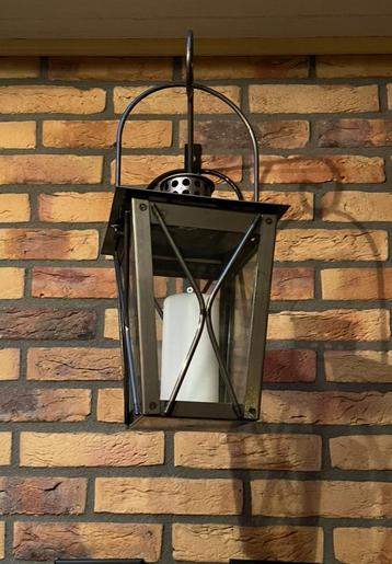 Mooie Wandlantaarn met Kaars beschikbaar voor biedingen