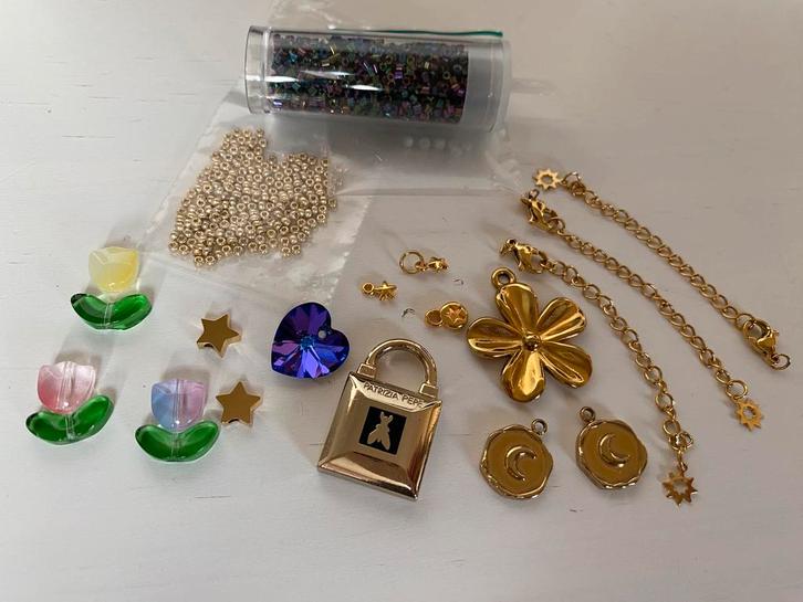 Miyuki kraaltjes rvs bedels Swarovski hart slotjes etc, Hobby en Vrije tijd, Kralen en Sieraden maken, Zo goed als nieuw, Bedel