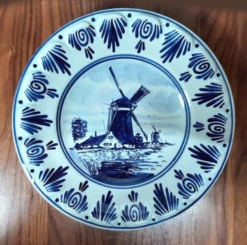 Delfts blauw bord. Handgeschilderd nr: 153. 22,7 cm. doorsn. beschikbaar voor biedingen