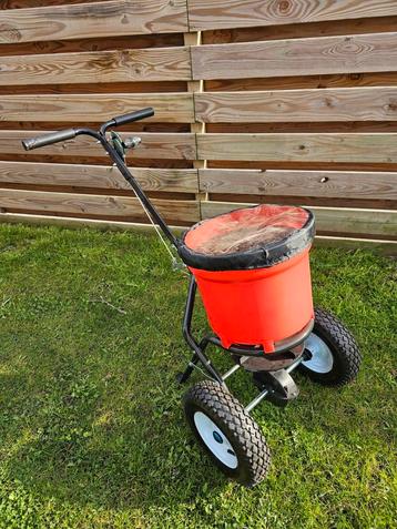 Roteerstrooier - Gazonbemesting - Zoutstrooien beschikbaar voor biedingen
