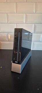 Nintendo Wii + 15 spellen o.a Mario Kart + Accesoires, Ophalen of Verzenden, Zo goed als nieuw, Met 2 controllers