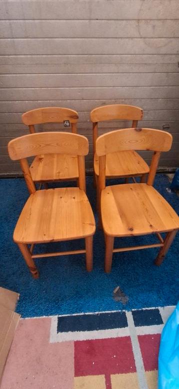 Set van 4 scandinavische grenen eetkamerstoelen beschikbaar voor biedingen
