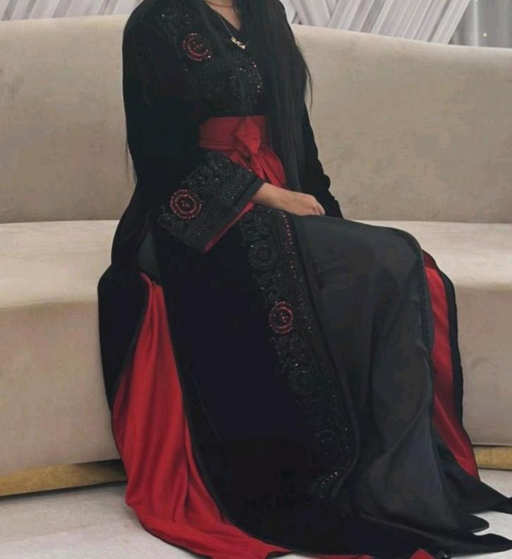 Mooie Takchita - perfecte pasvorm, Kleding | Dames, Jurken, Zo goed als nieuw, Maat 38/40 (M), Zwart, Onder de knie, Ophalen of Verzenden