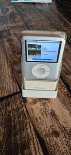 iPod Nano 3rd Gen 8gb + Creative Speaker, Gebruikt, Met radio, Ophalen of Verzenden, Nano